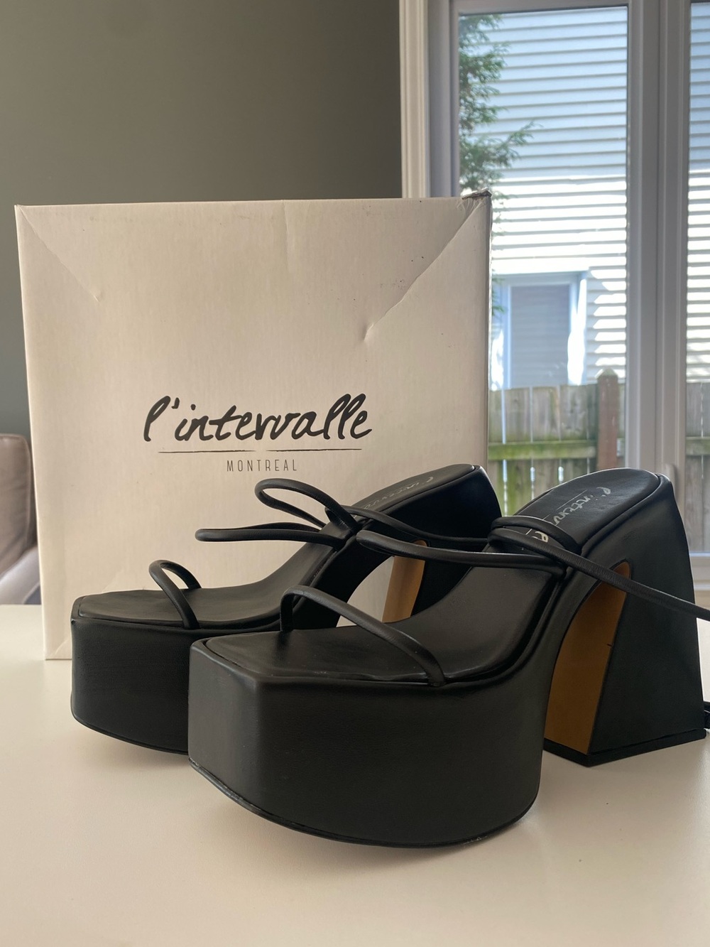 L’INTERVALLE Pasaji Black Leather